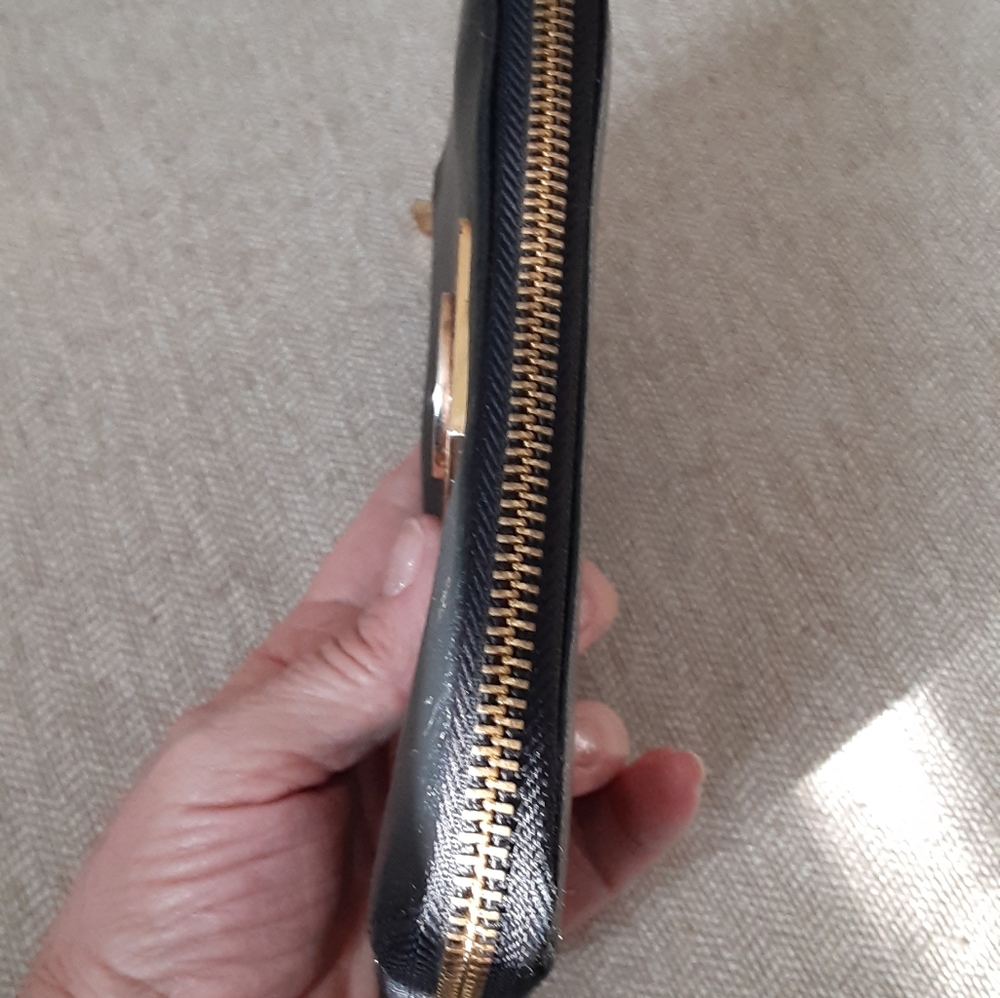 Tory Burch Black Wallet with Gold Logo - Picture 6 of 12